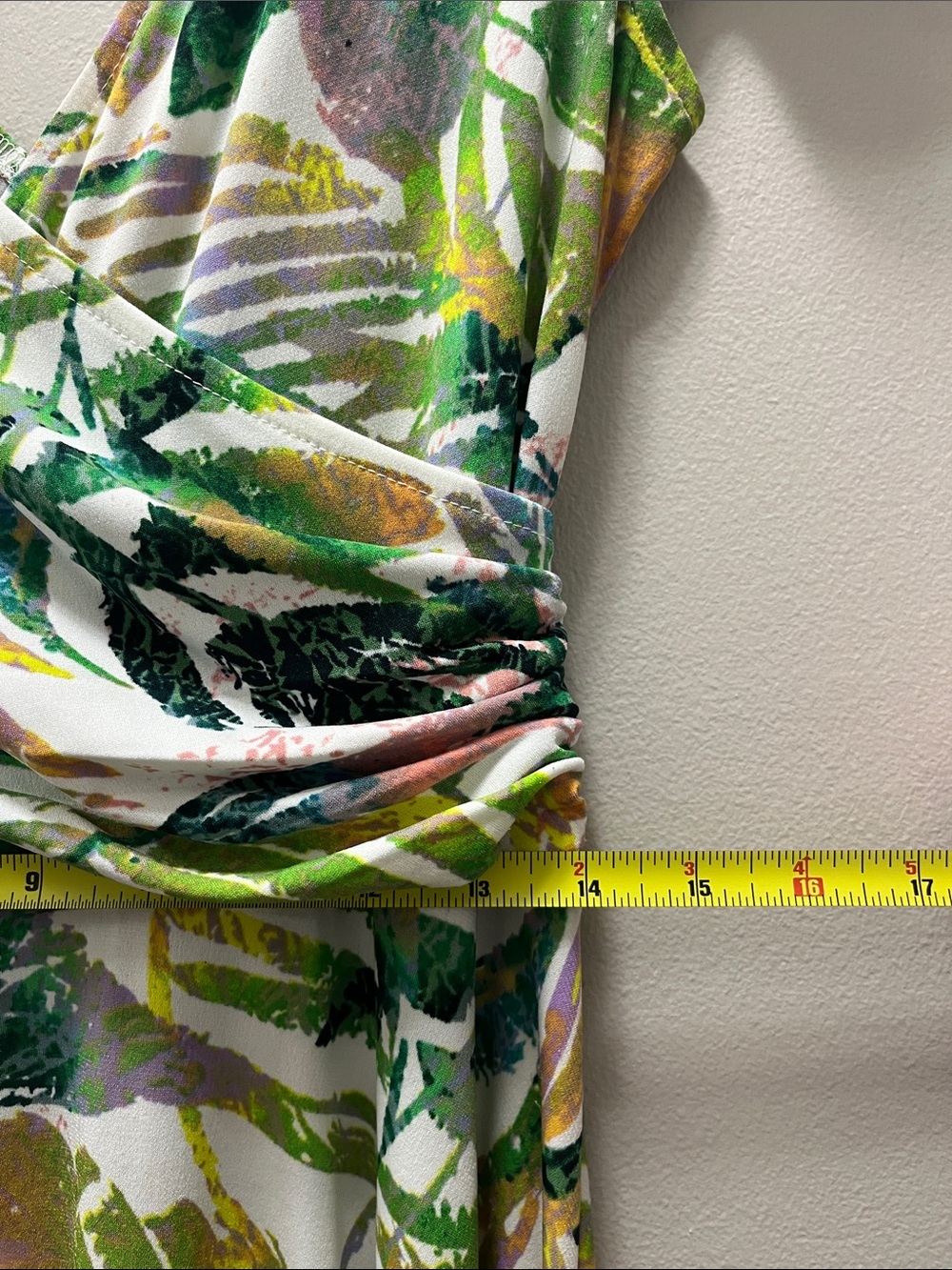 Maggy London Floral V-Neck Midi Dress - Size 8 - Picture 3 of 5